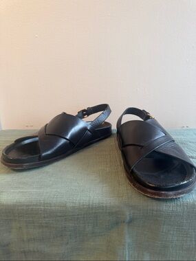 ME+EM classic flat strapped sandals. Black leather. Size 40
